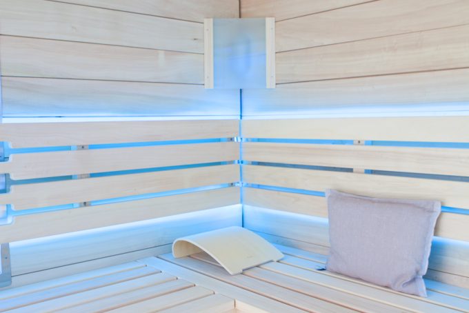 Sauna aus Espen Holz mit LED Beleuchtung